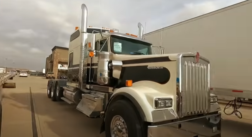 тягач Kenworth W990